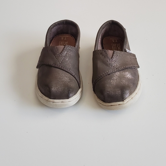 TOMS Toddler shoes - Picture 1 of 6